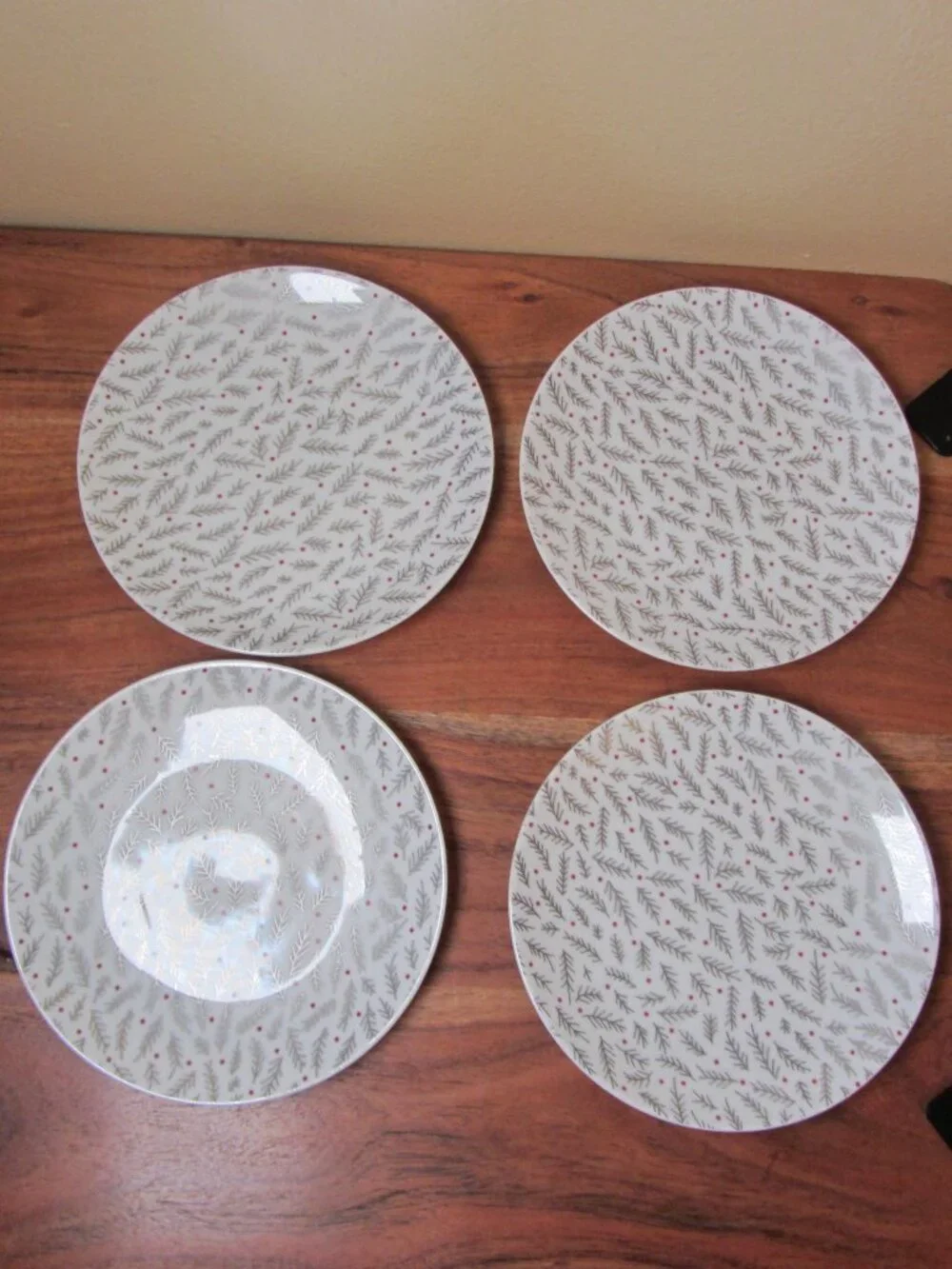 Crate & Barrel Christmas Holiday Appetizer Plates Set of 4 Evergreen (W6627)